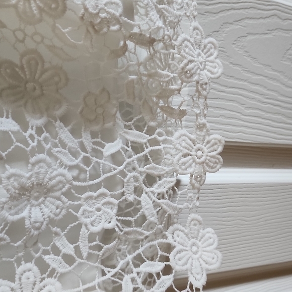 White lace dress - Picture 3 of 4